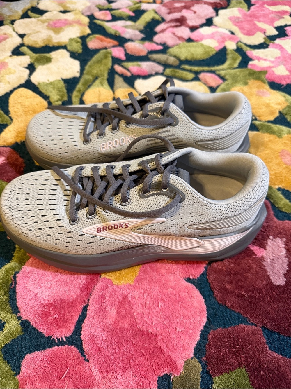 Women’s Brooks Ghost Max 3 size 9 - Picture 2 of 4
